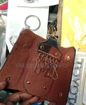Textured Leather Key Holder Case With 6 Inbuilt Metal Holder Hooks