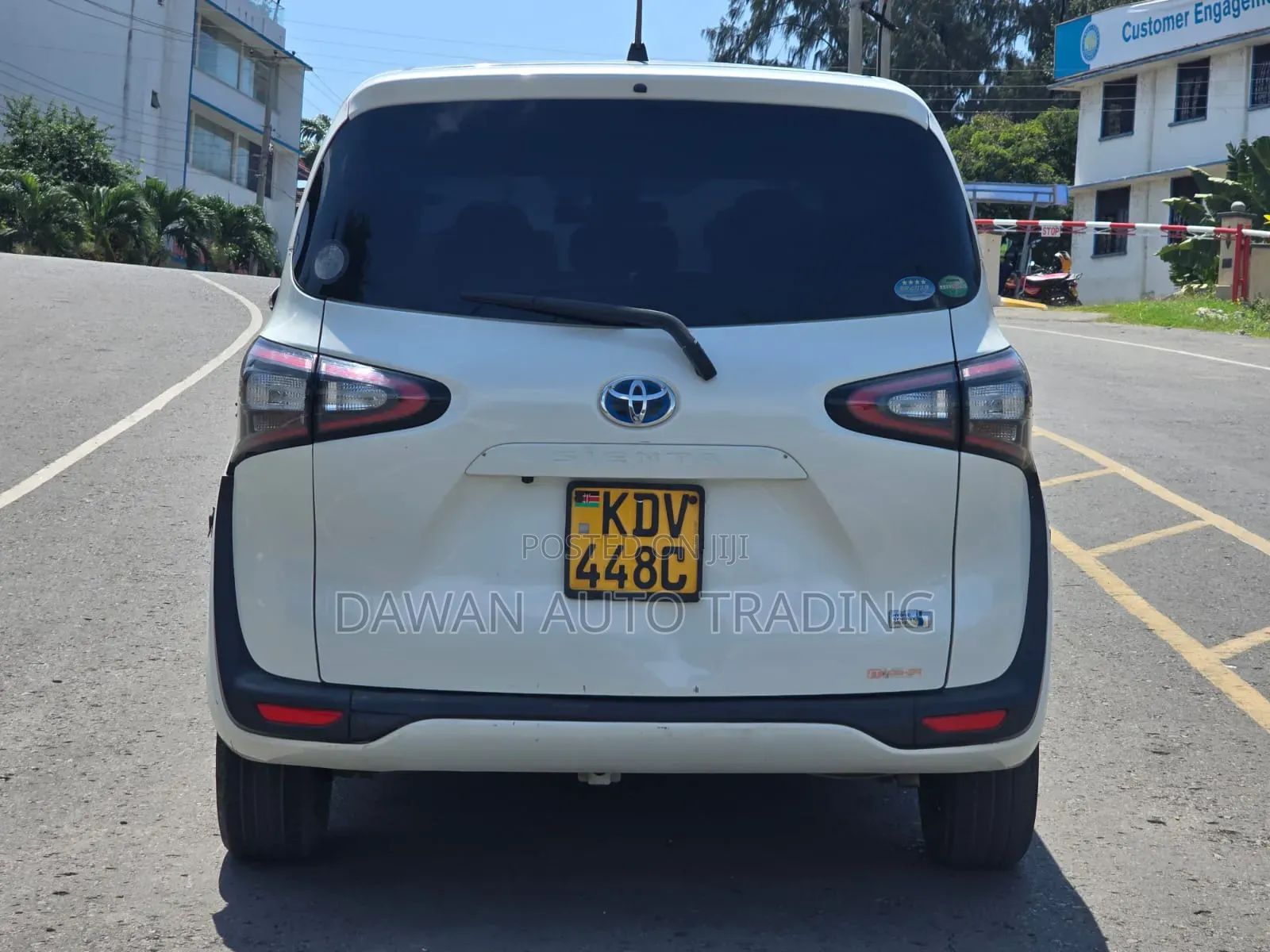Toyota Sienta 2018 White