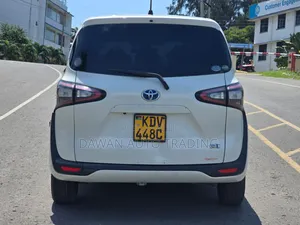 Toyota Sienta 2018 White