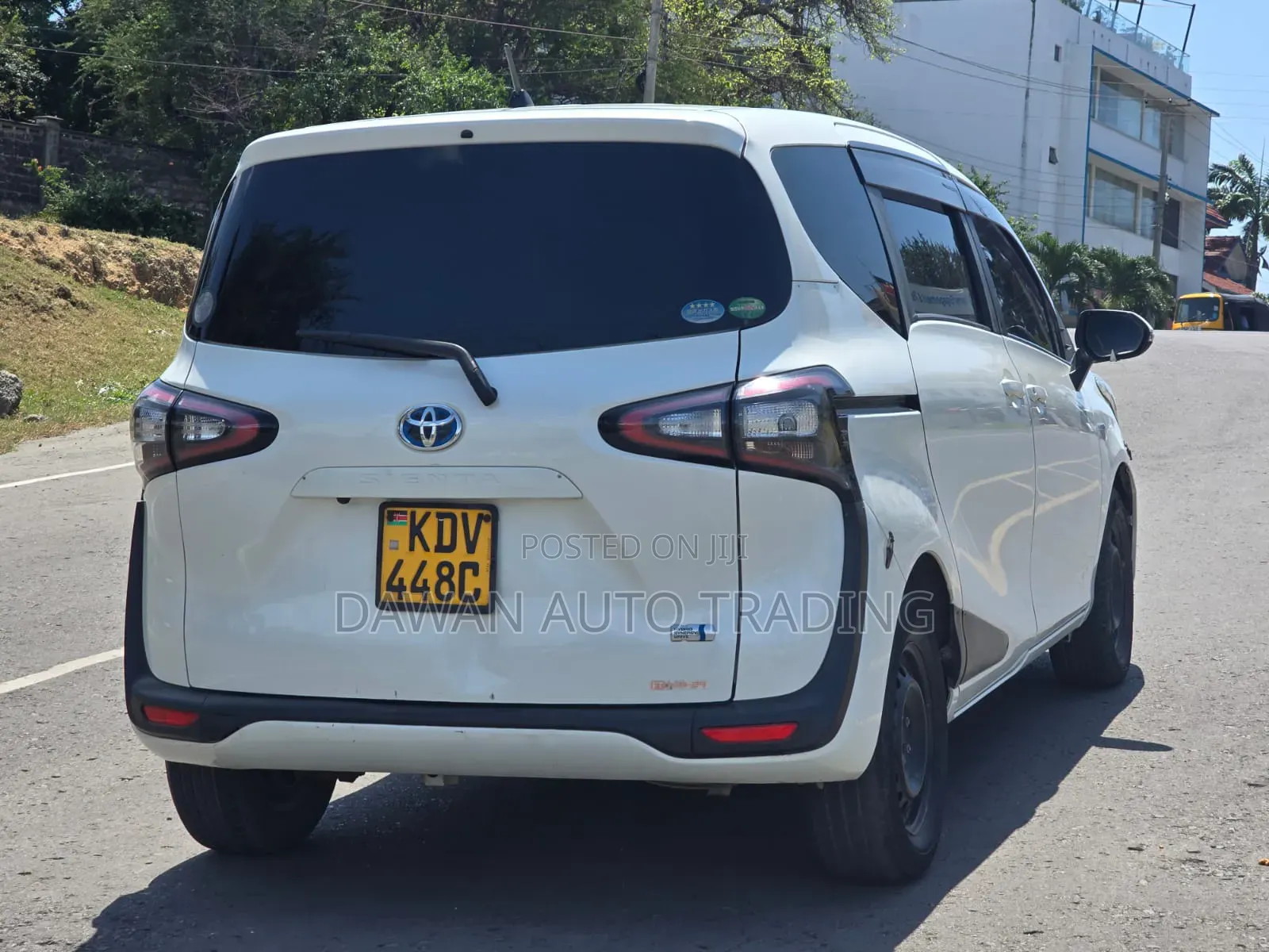 Toyota Sienta 2018 White