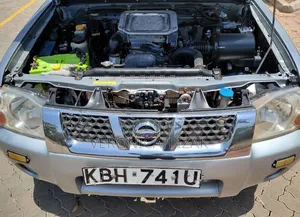 Nissan Hardbody 2005 Gray