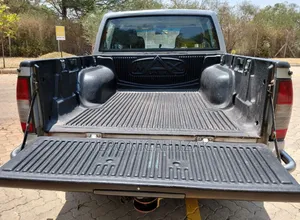 Nissan Hardbody 2005 Gray