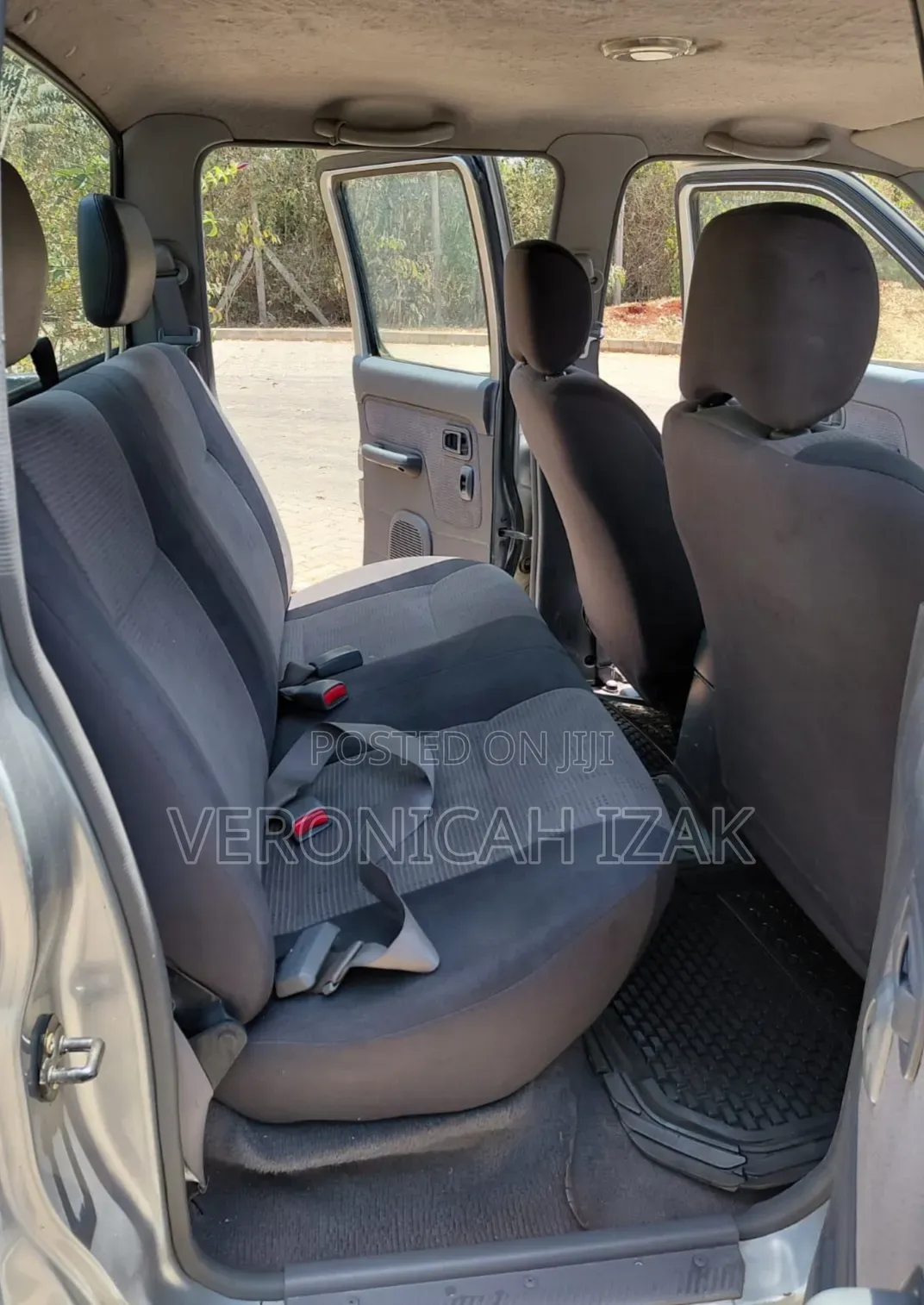 Nissan Hardbody 2005 Gray