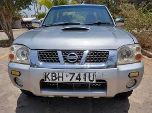 Nissan Hardbody 2005 Gray
