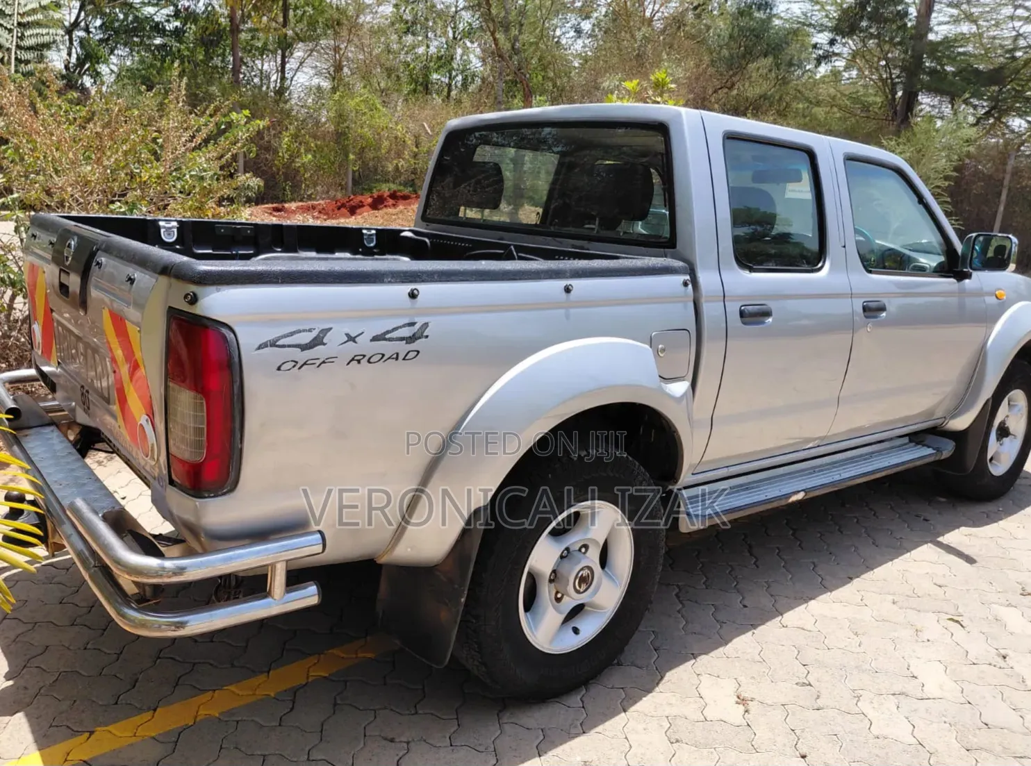 Nissan Hardbody 2005 Gray