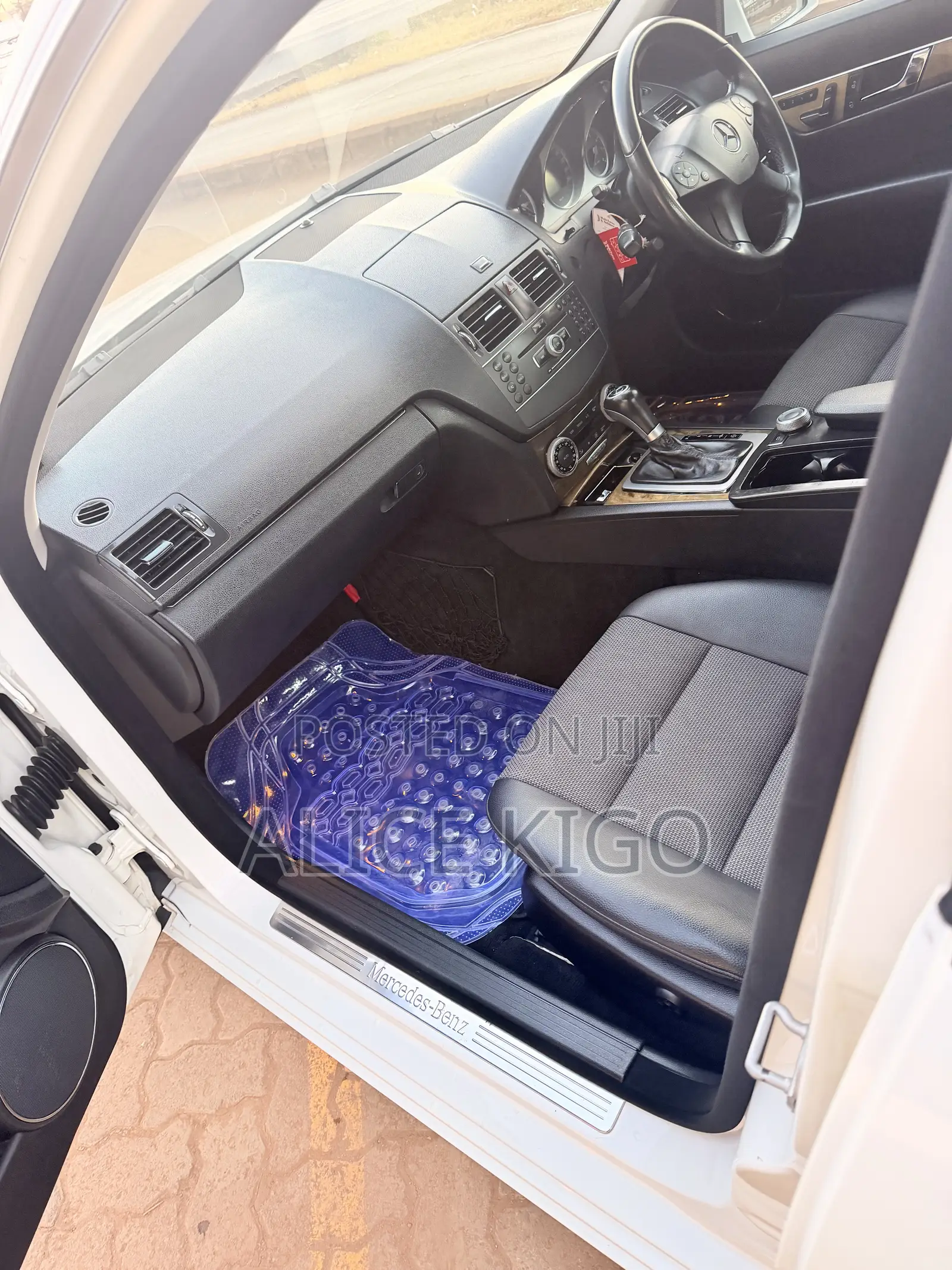 Mercedes-Benz C200 2011 White