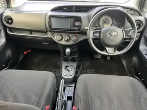 Toyota Vitz 1.3 AWD 5dr 2019 White