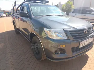 Toyota Hilux 2012 Gray