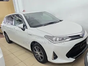 Toyota Corolla Fielder 1.5 Hybrid FWD 2019 White