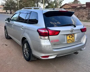 Toyota Corolla Fielder 2016 Silver