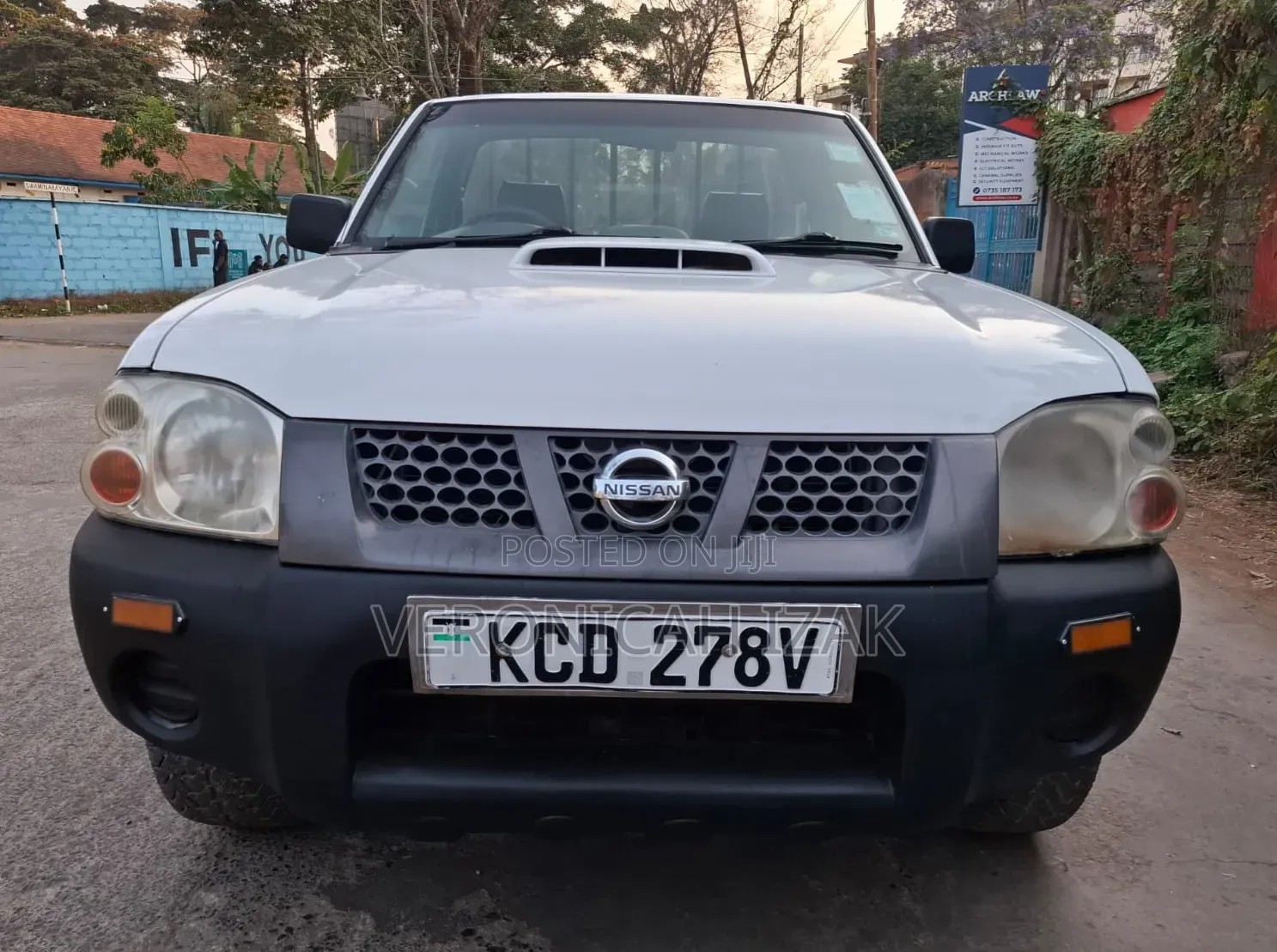 Nissan Hardbody 2015 White