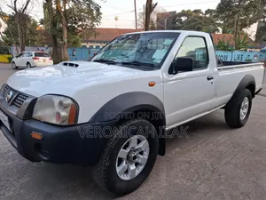 Nissan Hardbody 2015 White