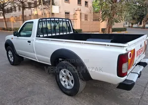 Nissan Hardbody 2015 White