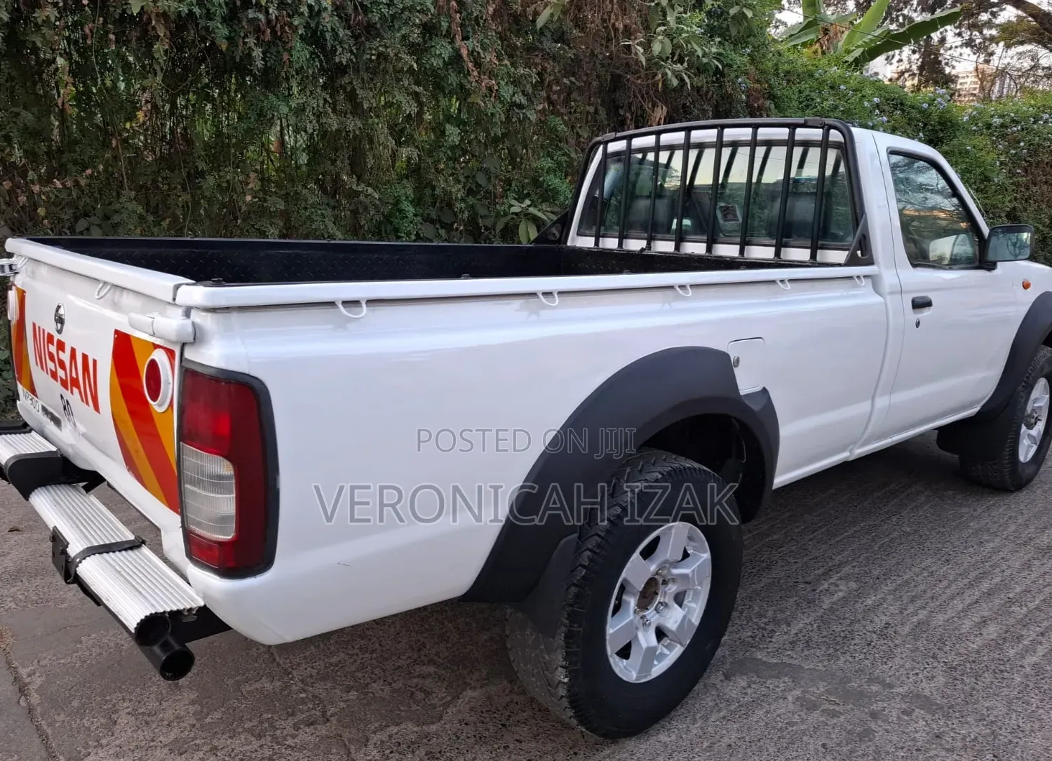 Nissan Hardbody 2015 White