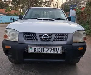 Nissan Hardbody 2015 White