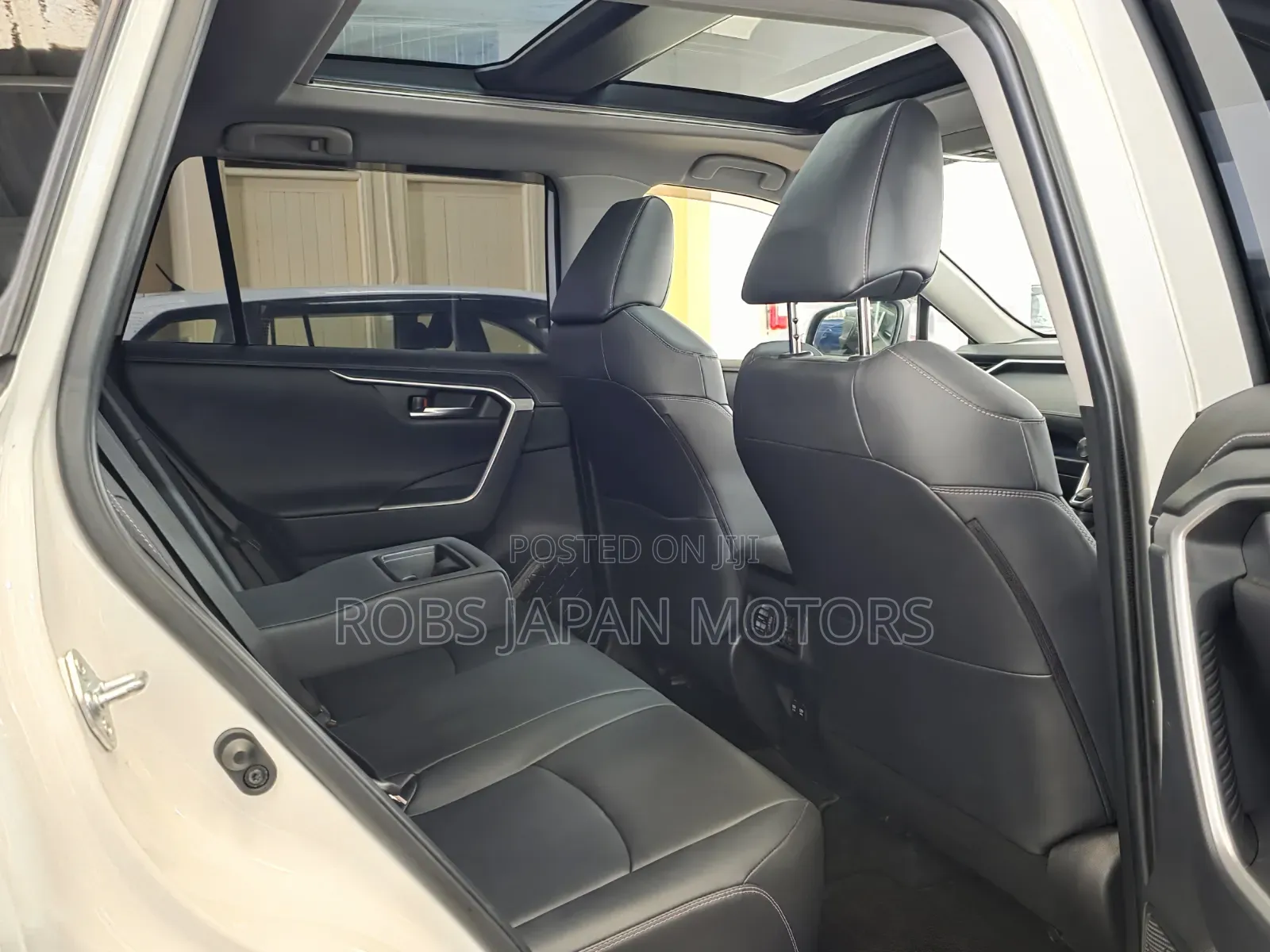 Toyota RAV4 XLE Premium AWD 2019 White