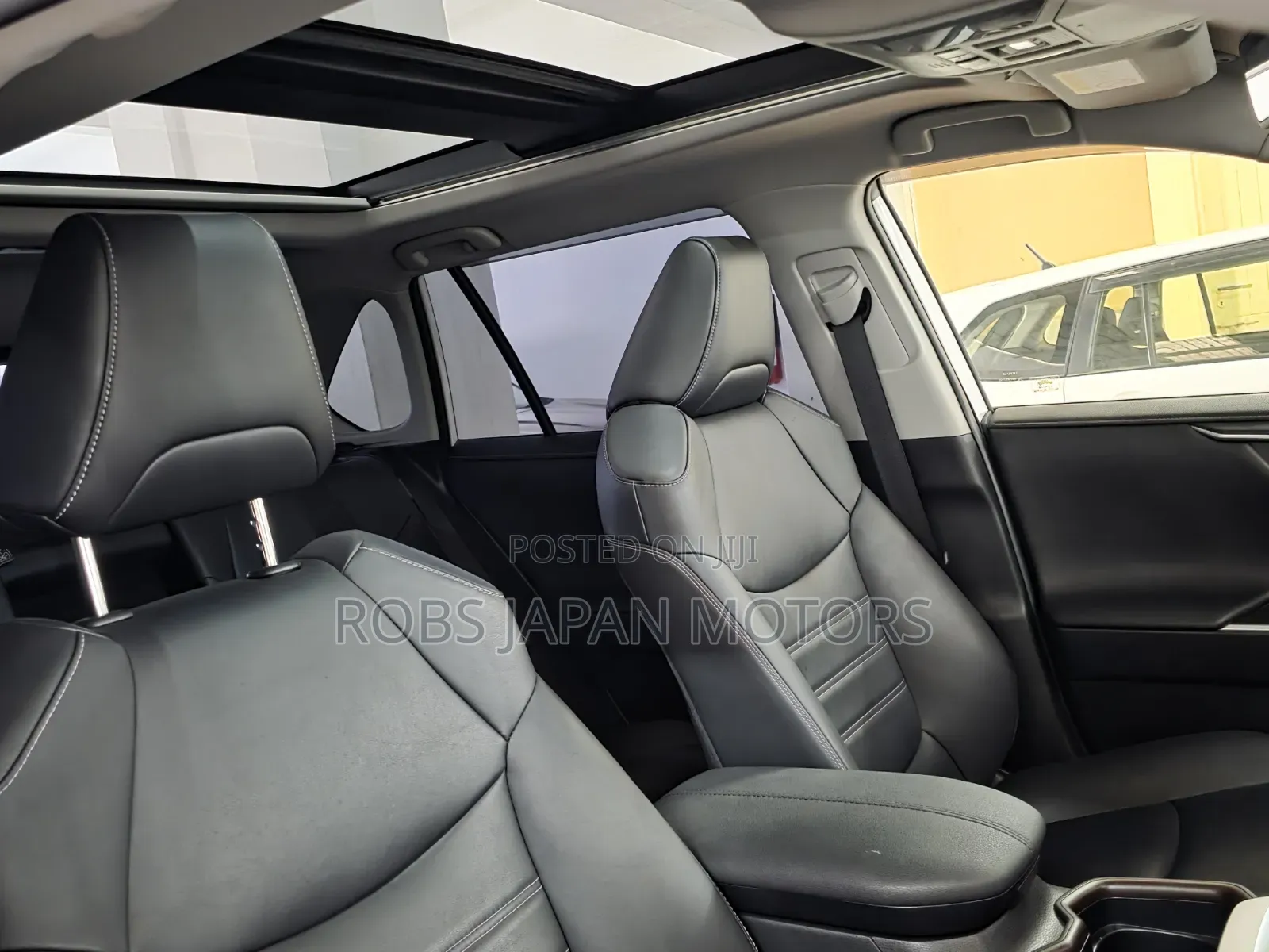 Toyota RAV4 XLE Premium AWD 2019 White