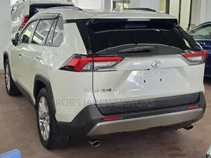 Toyota RAV4 XLE Premium AWD 2019 White