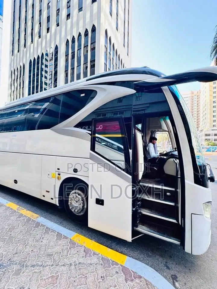 Bus 2018 White