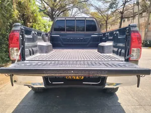 Toyota Hilux 2018 Brown