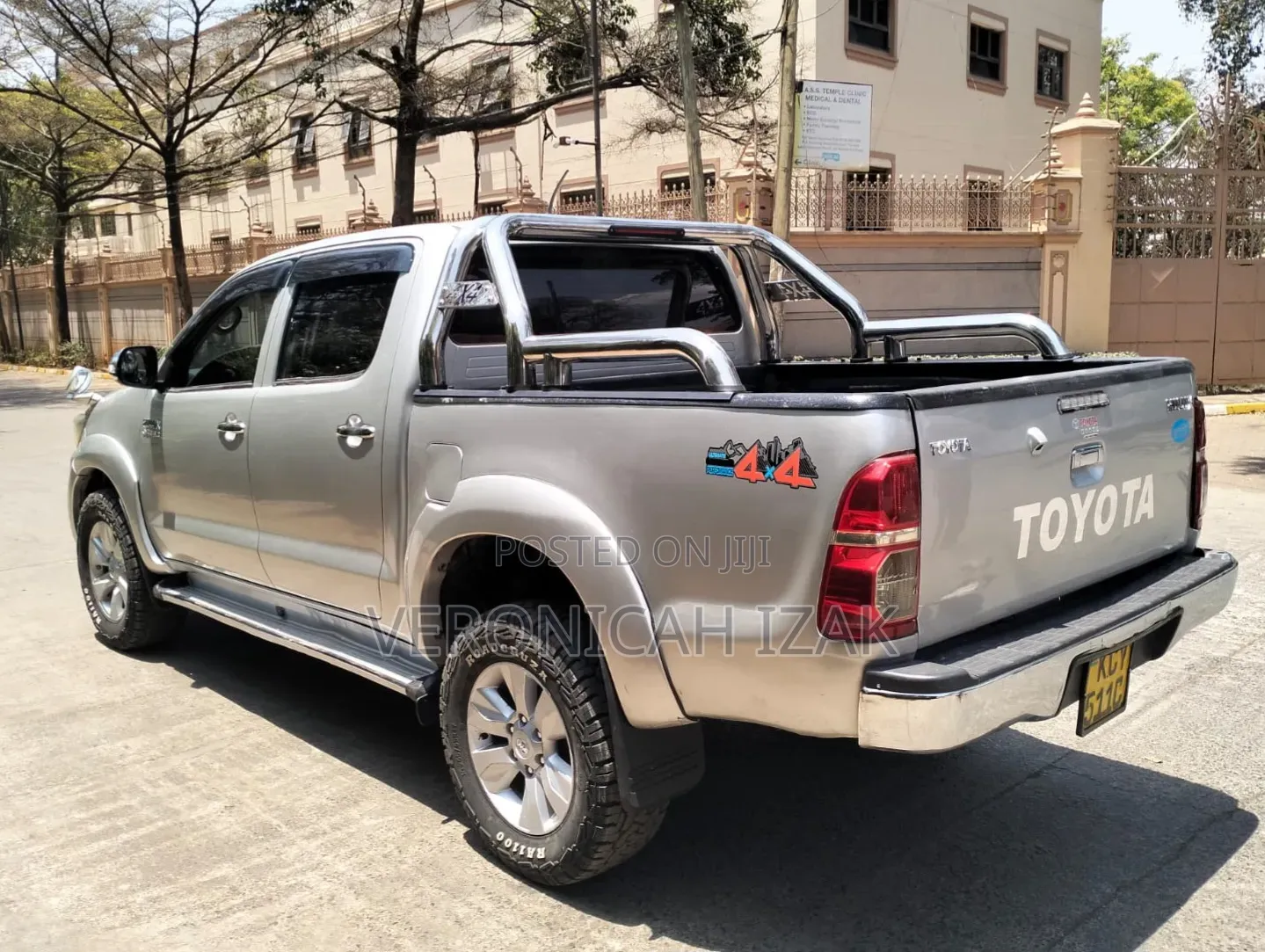 Toyota Hilux 2013 Silver