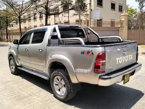Toyota Hilux 2013 Silver