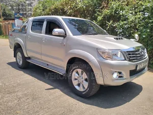 Toyota Hilux 2013 Silver