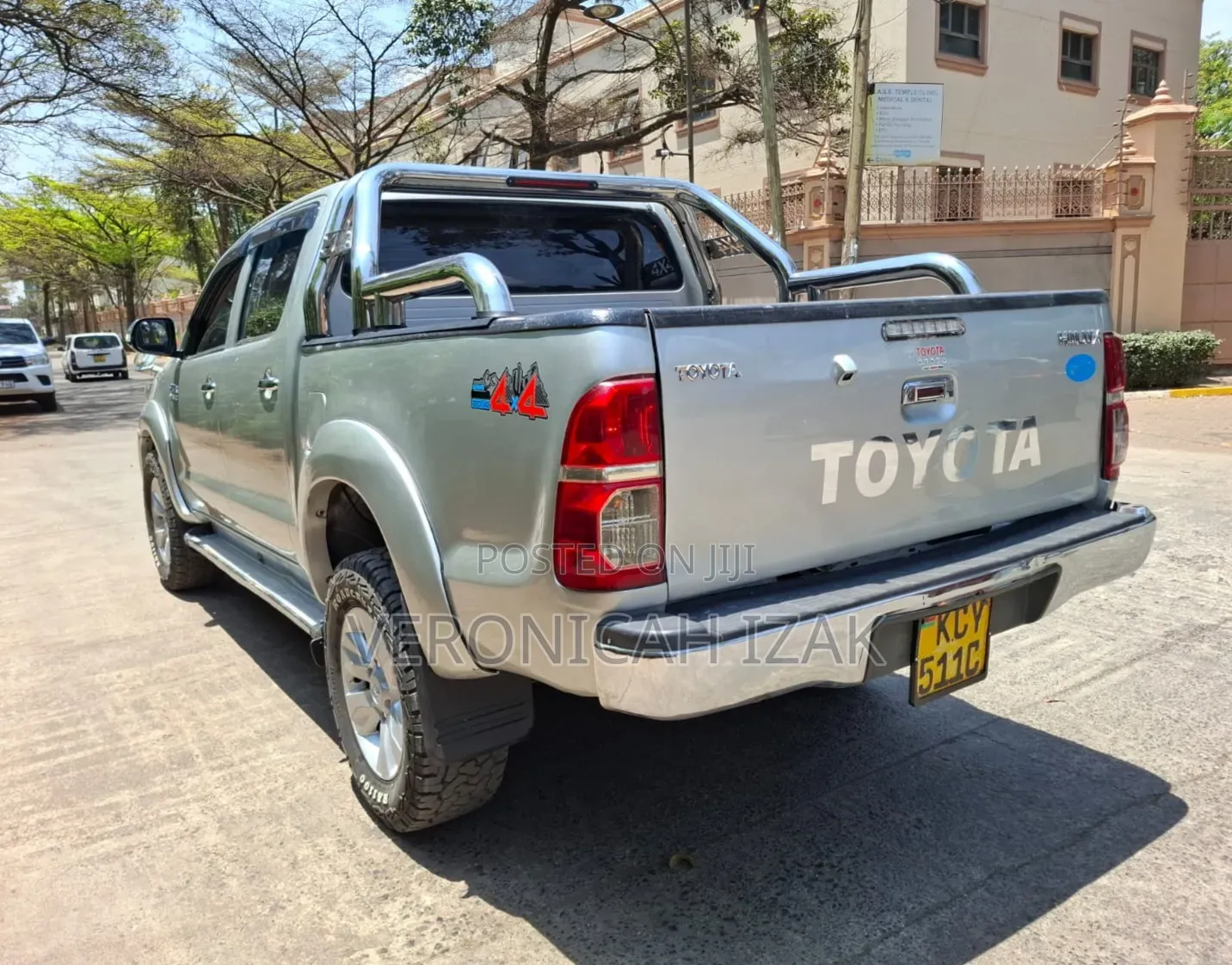 Toyota Hilux 2013 Silver