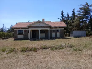 3acreas With Three Bedroom House Buy and Settle