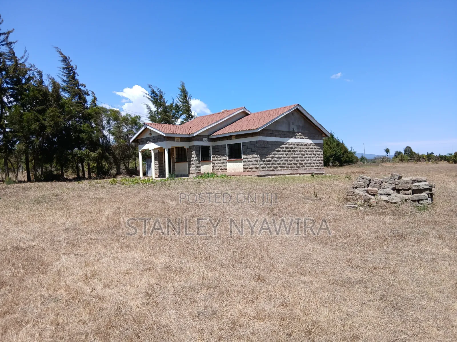 3acreas With Three Bedroom House Buy and Settle