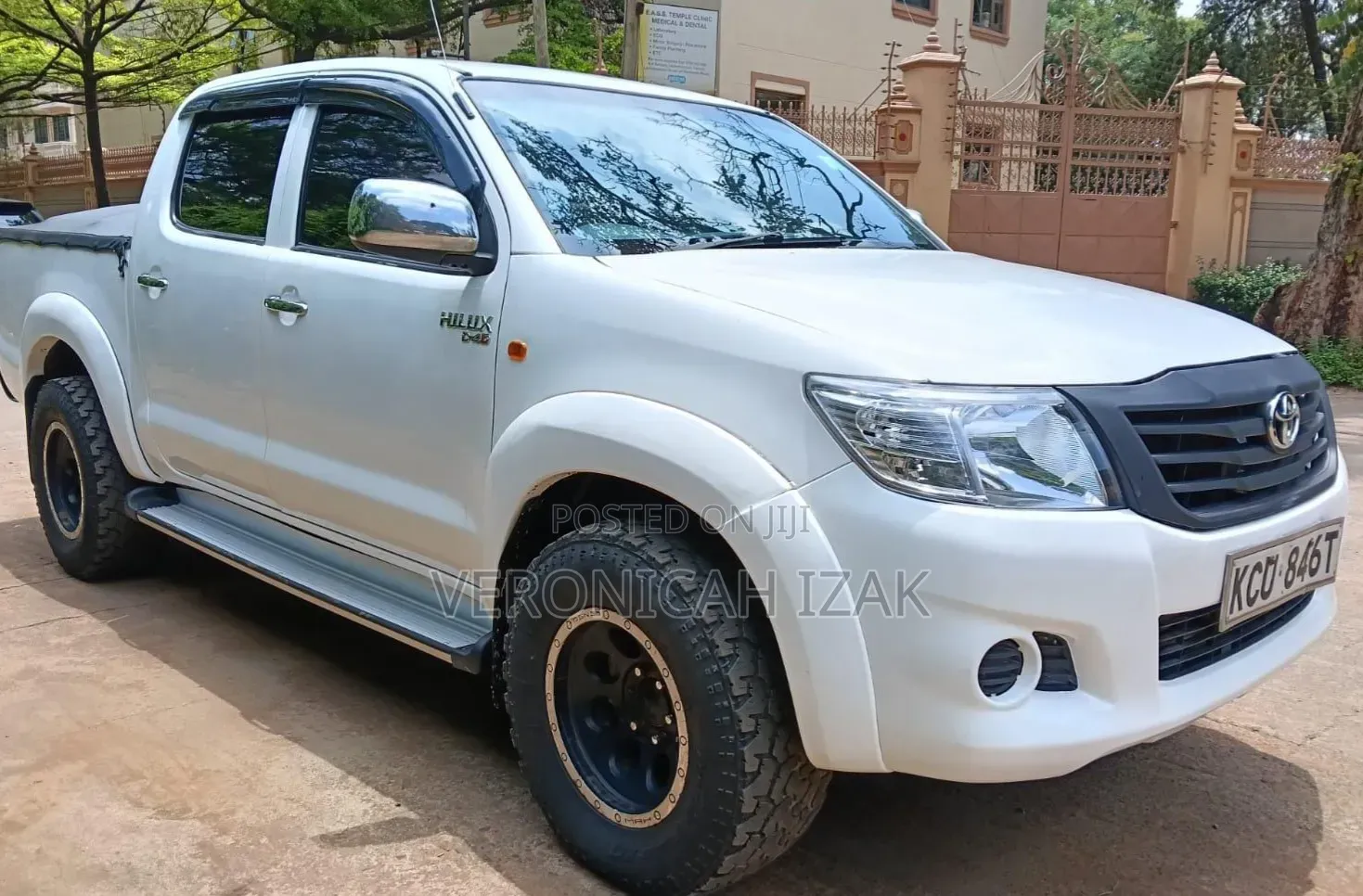 Toyota Hilux 2012 White