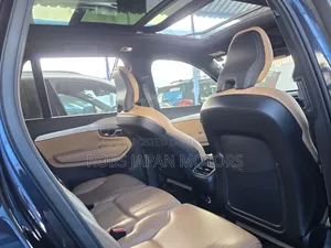 Volvo XC90 T5 Momentum AWD 2019 Blue