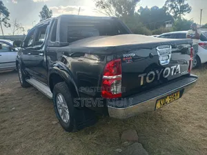 Toyota Hilux 2014 Black