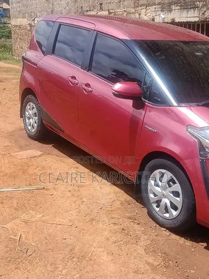 Toyota Sienta 1.5 FWD 2014 Maroon