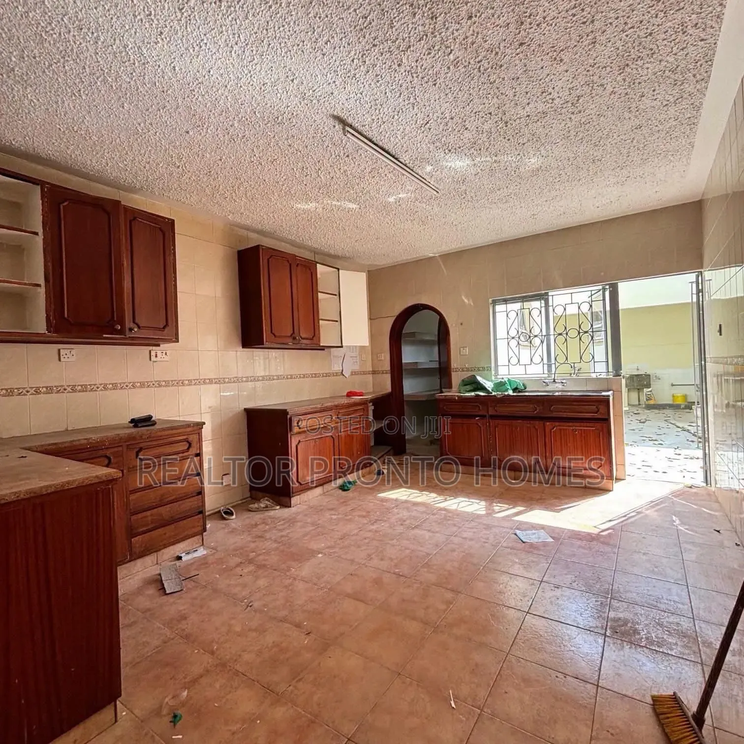 4bdrm Townhouse/Terrace in Spring Valley for sale
