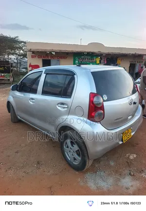 Toyota Passo 2011 Silver