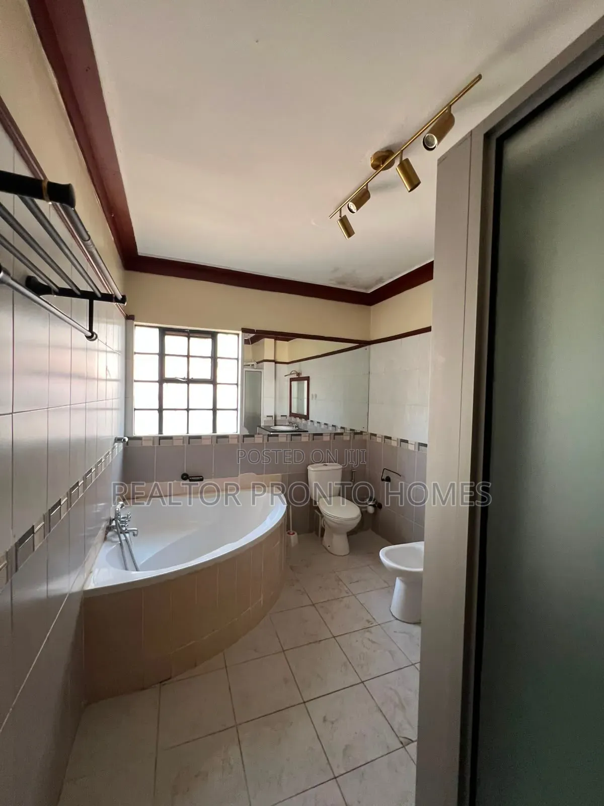 4bdrm Townhouse / Terrace in Lavington, Valley Arcade for rent