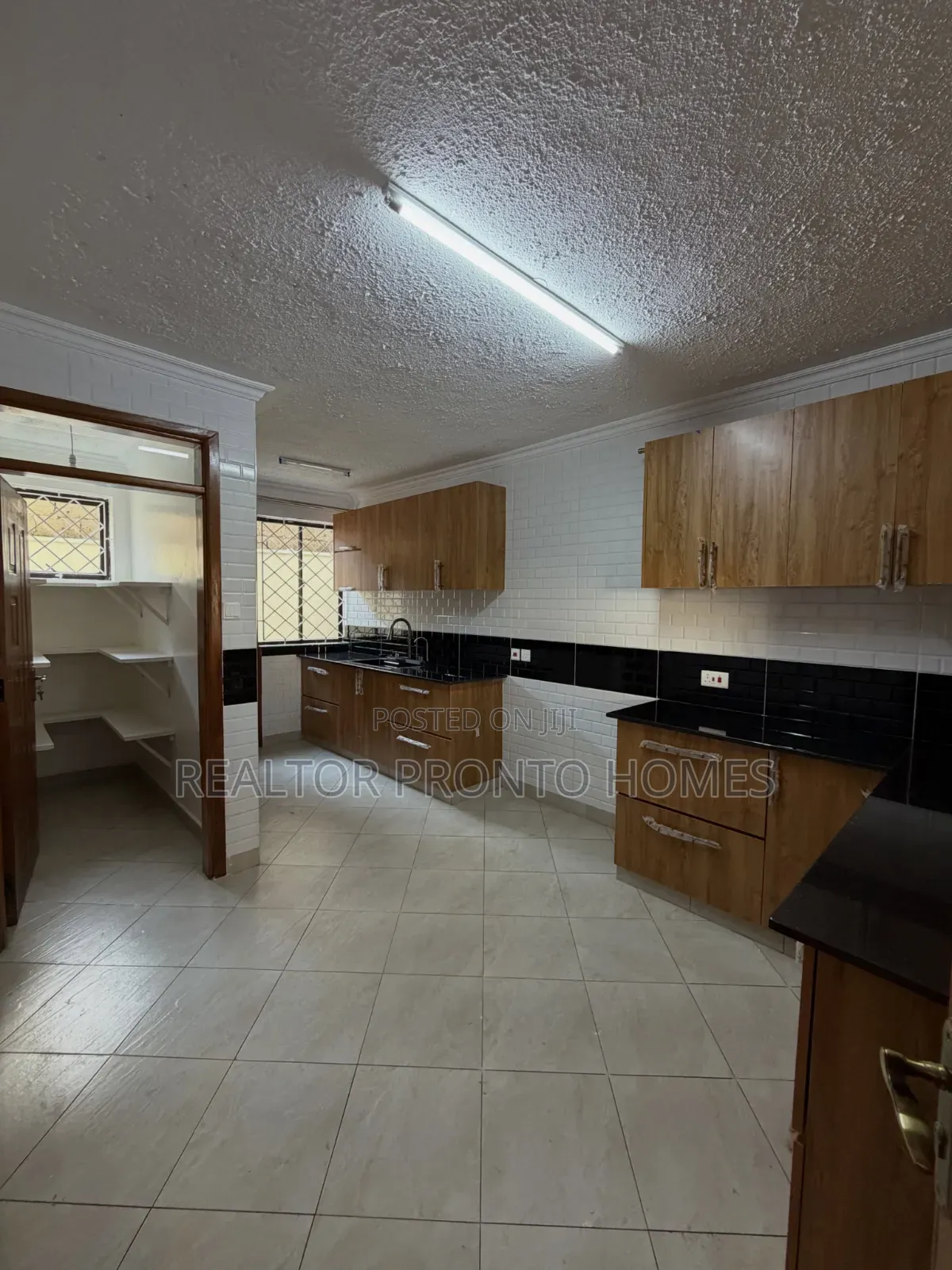 4bdrm Maisonette in Lavington, Valley Arcade for sale