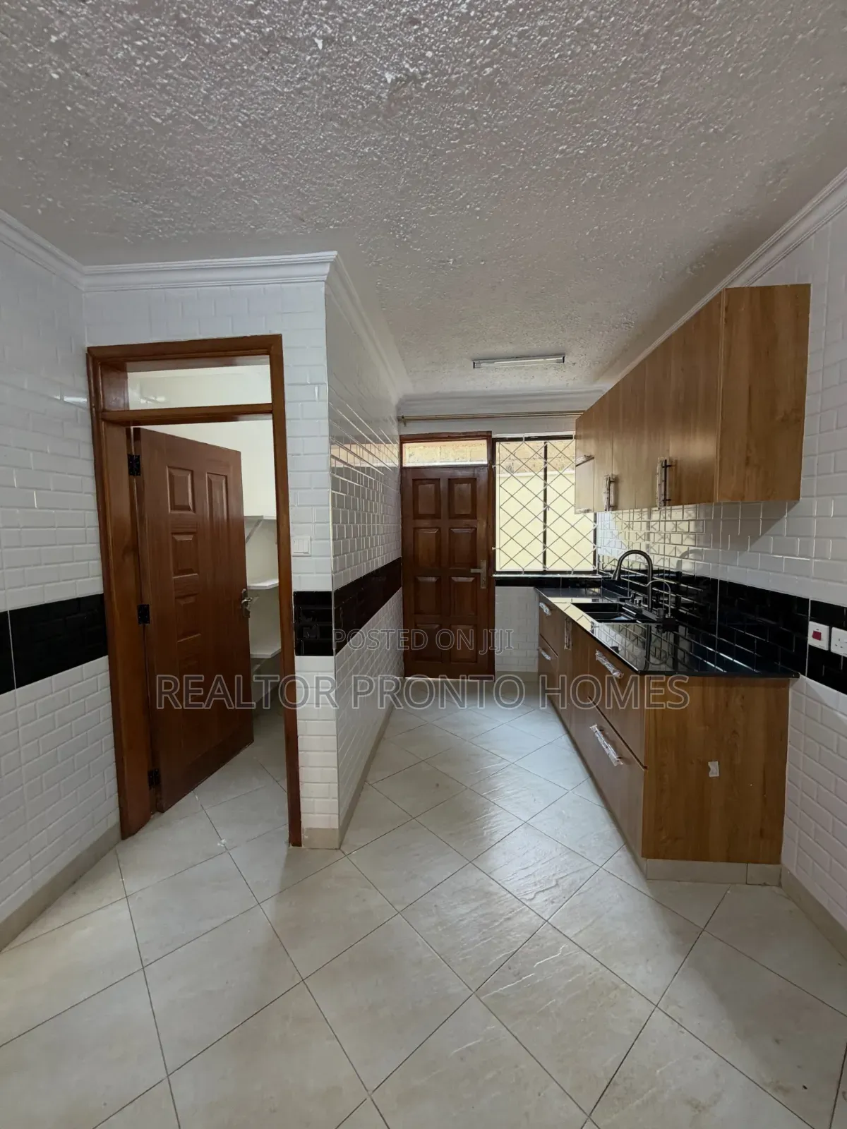 4bdrm Maisonette in Lavington, Valley Arcade for sale