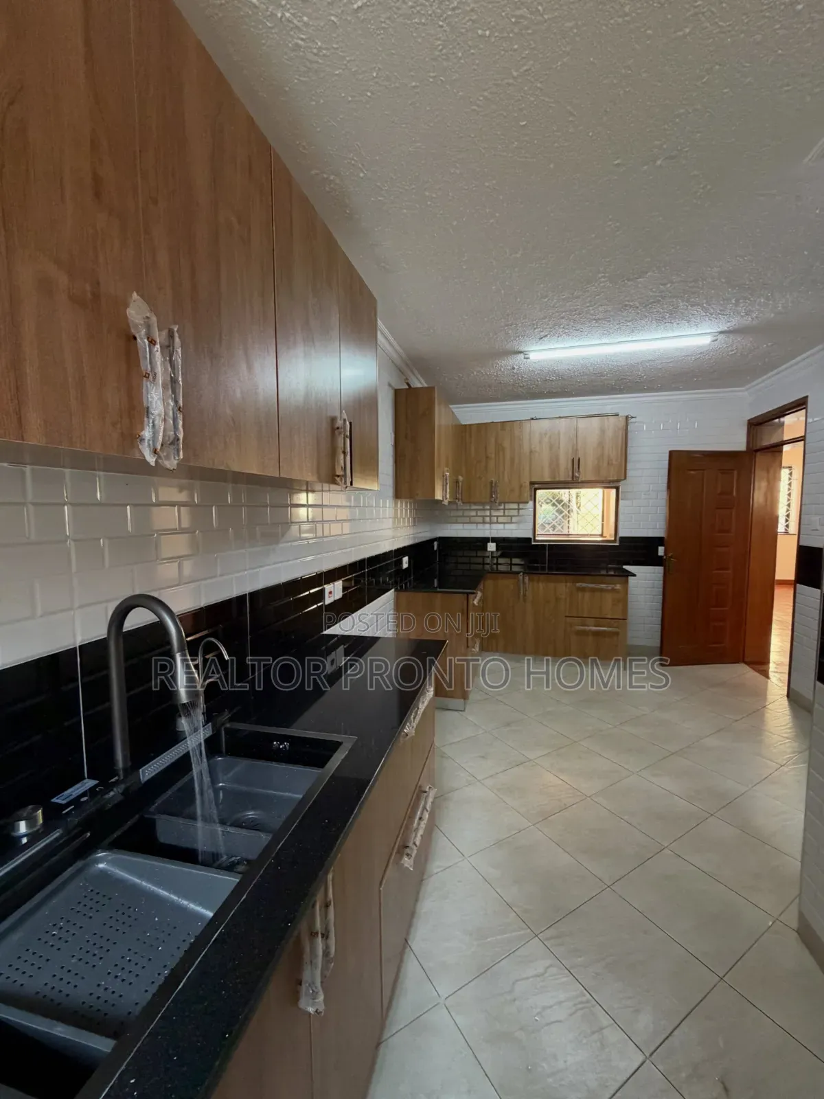 4bdrm Maisonette in Lavington, Valley Arcade for sale