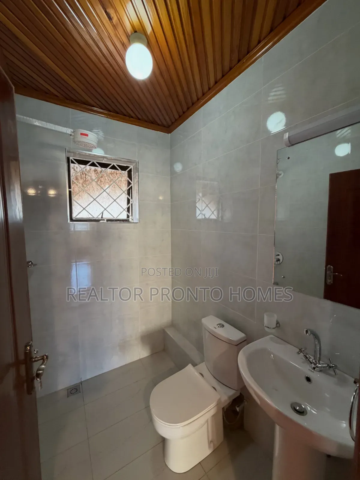 4bdrm Maisonette in Lavington, Valley Arcade for sale