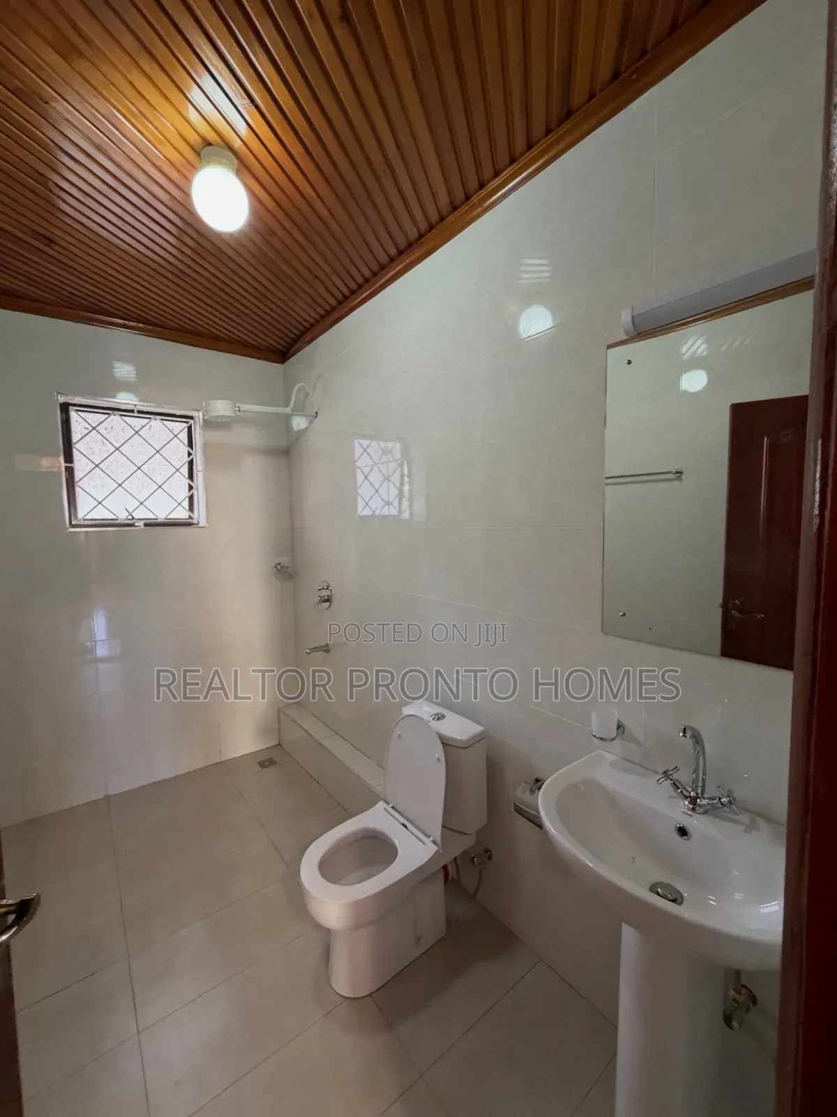 4bdrm Maisonette in Lavington, Valley Arcade for sale