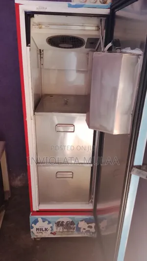 100 LITRES MILK VENDING MACHINE - Excellent Condition.