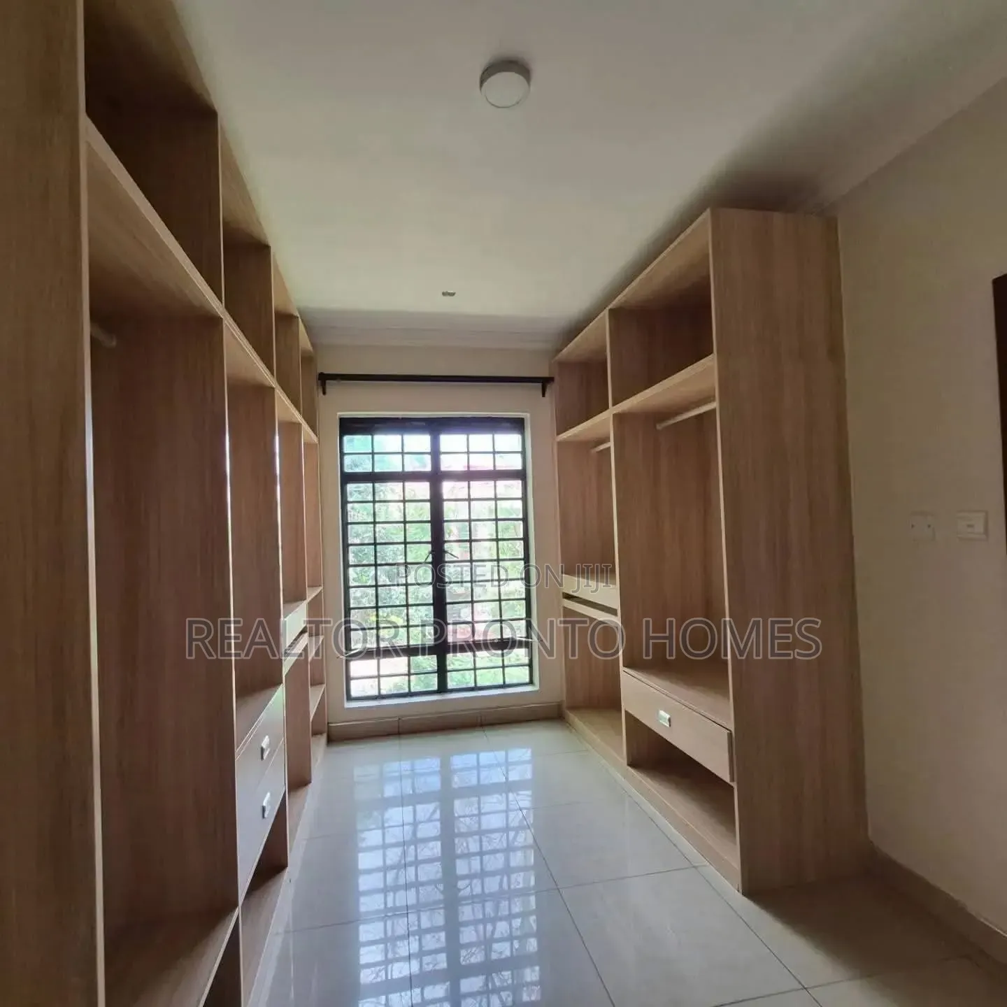 4bdrm Townhouse / Terrace in New Runda for rent