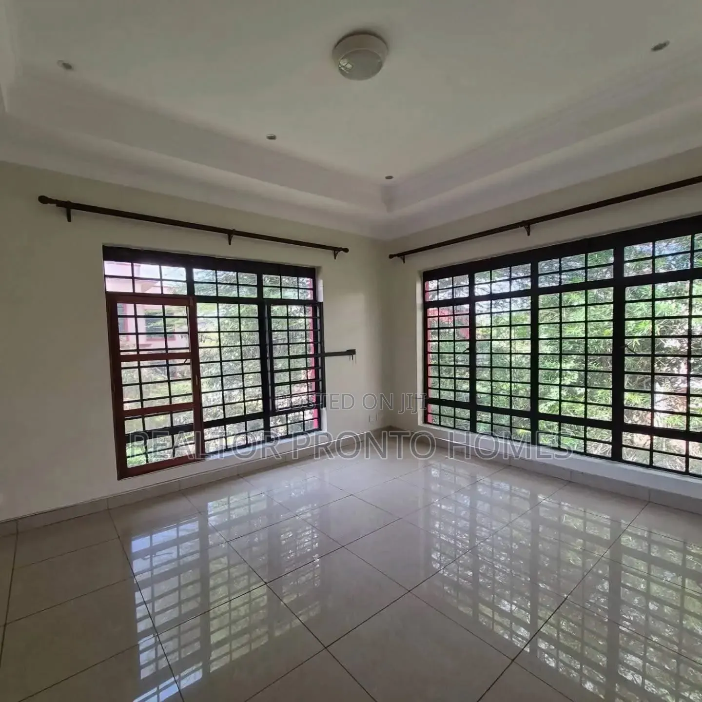 4bdrm Townhouse / Terrace in New Runda for rent