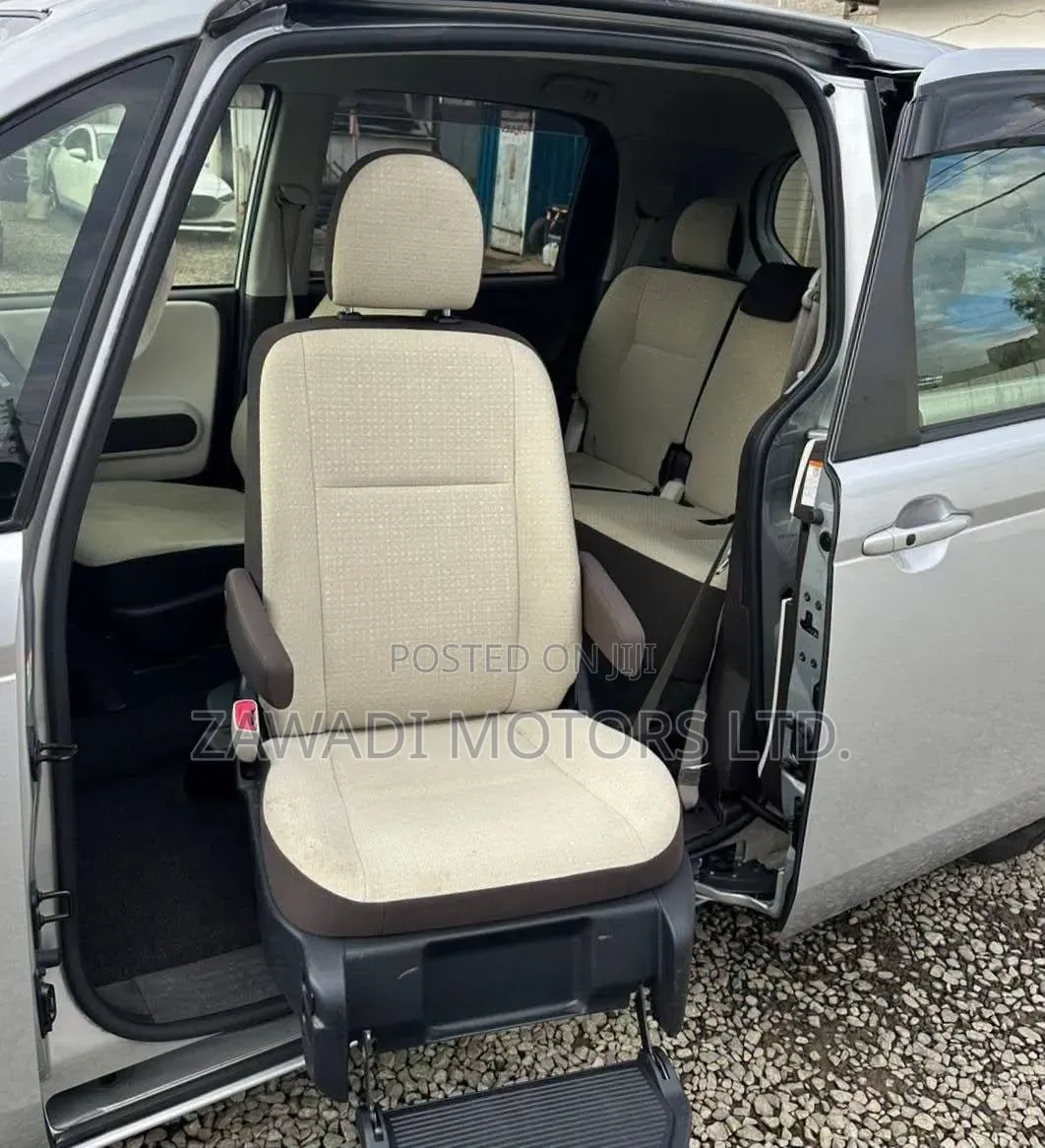 Toyota Porte 1.5 FWD 2019 Silver