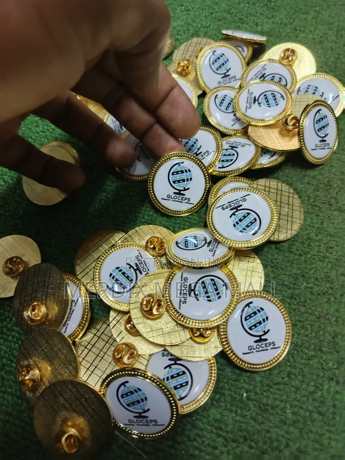 T24-R002B,Branded 3cm Lapel Pins,lapel Pins
