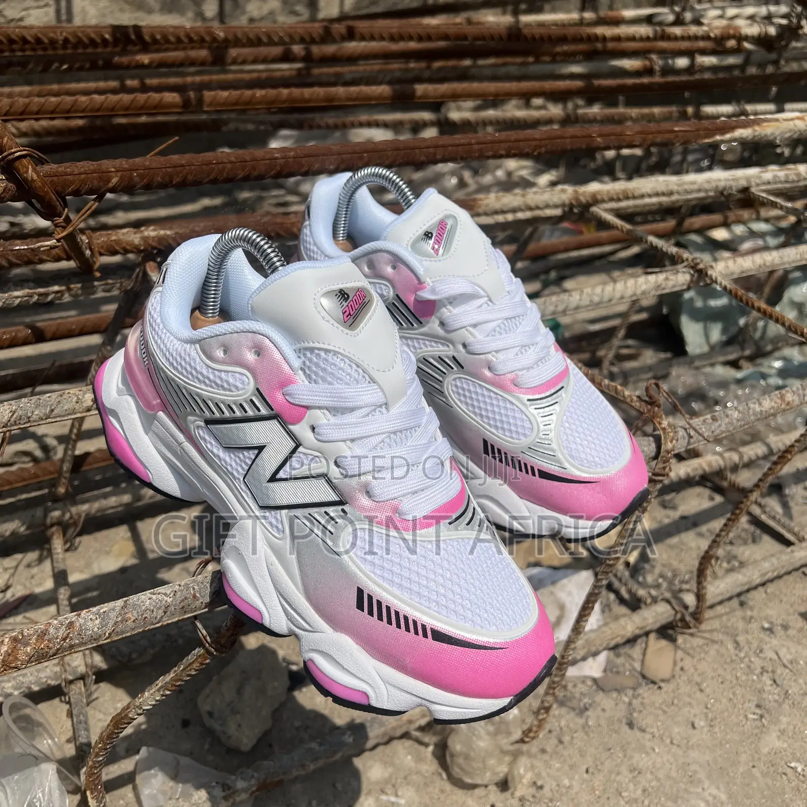 New Balance 2000R Sneakers for Ladies