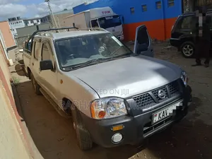 Nissan DoubleCab 2001 Silver