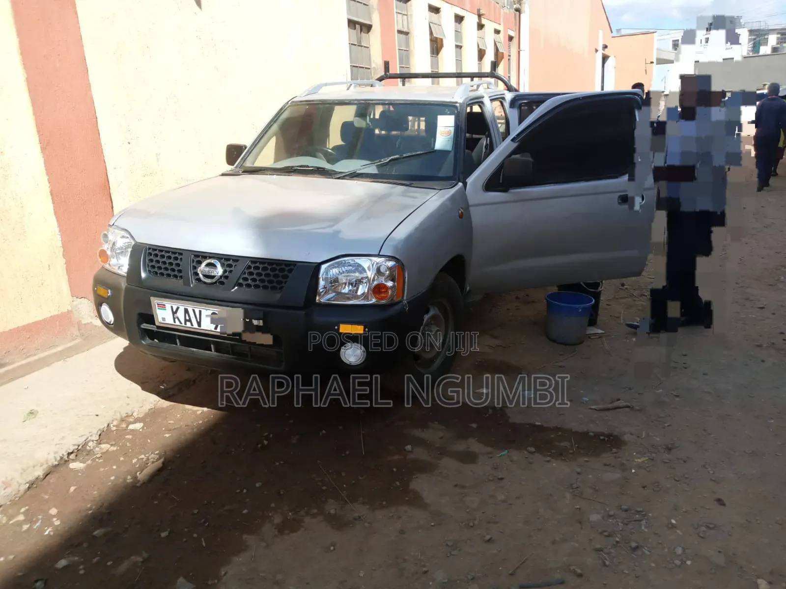 Nissan DoubleCab 2001 Silver